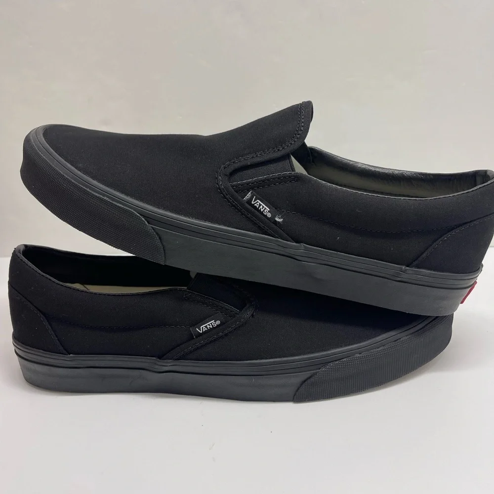 Vans Men's Classic Black Slip-On Sneakers
Black/Black
VN000EYEBKA - Picture 2 of 16
